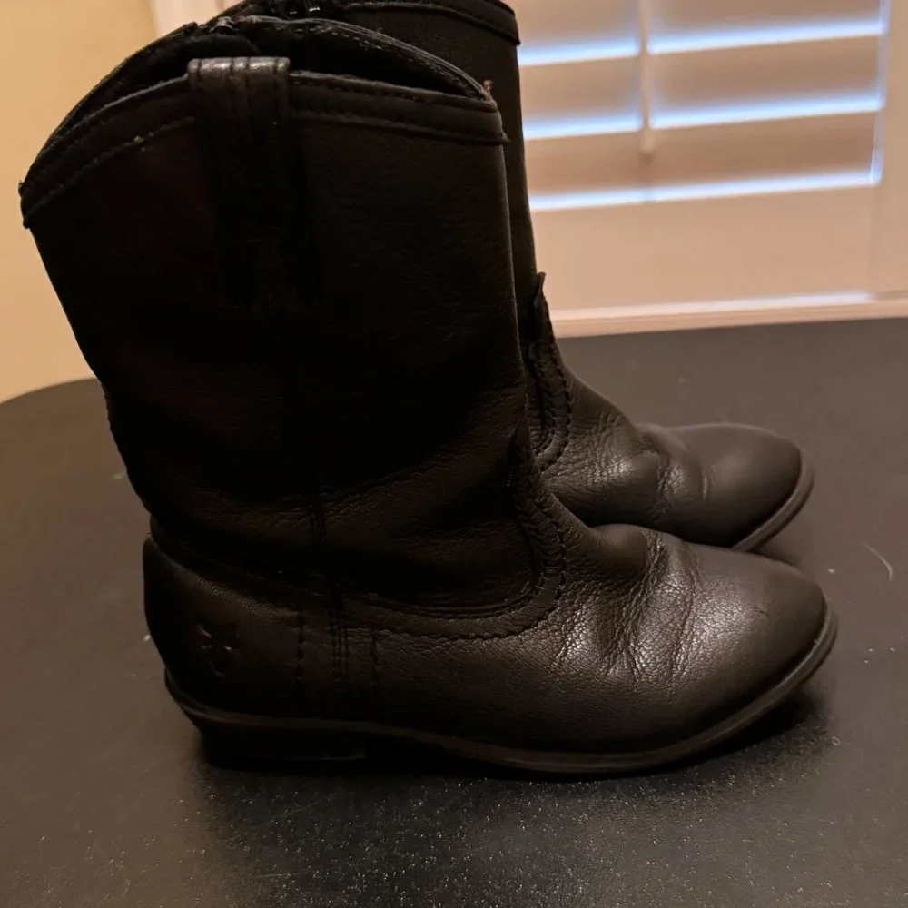 Frye size 10 black boots carson pull on 97801